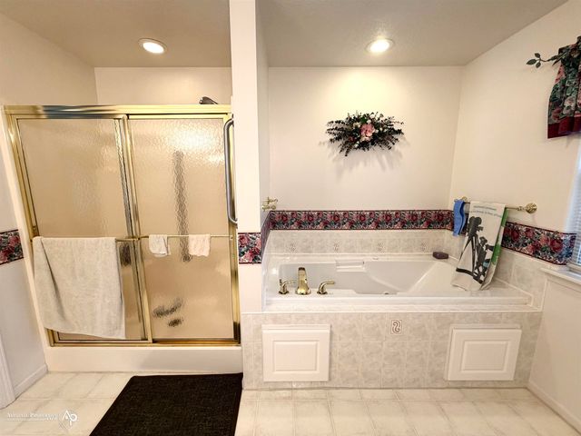 300 Carriage Way, Davison, MI 48423