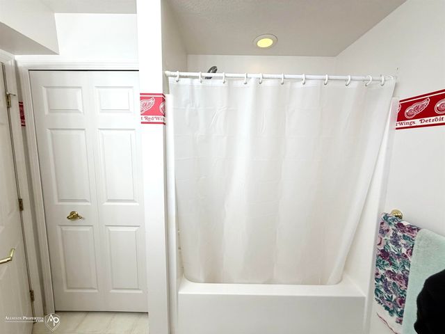 300 Carriage Way, Davison, MI 48423