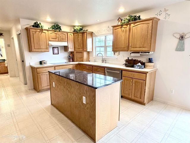 300 Carriage Way, Davison, MI 48423