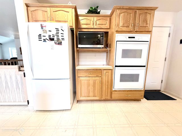 300 Carriage Way, Davison, MI 48423