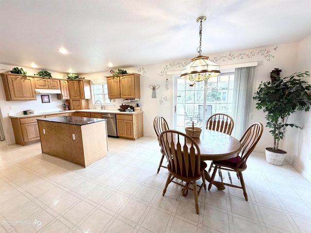 300 Carriage Way, Davison, MI 48423