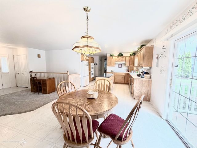 300 Carriage Way, Davison, MI 48423