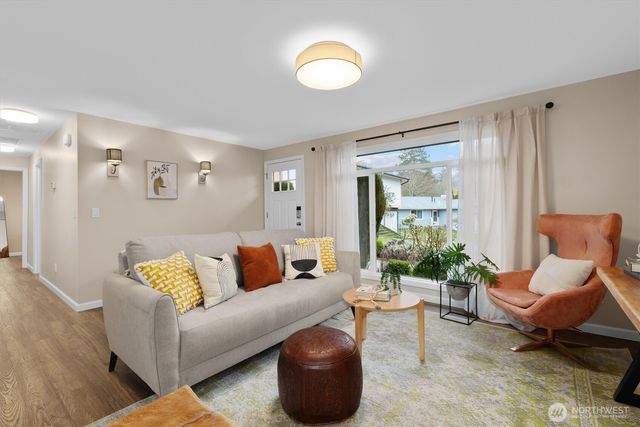 10932 156th Court NE, Redmond, WA 98052