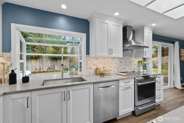 10932 156th Court NE, Redmond, WA 98052