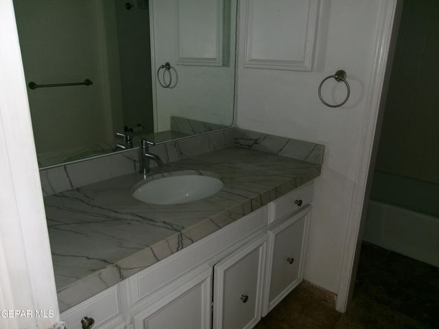 6700 ESCONDIDO Drive F4, El Paso, TX 79912
