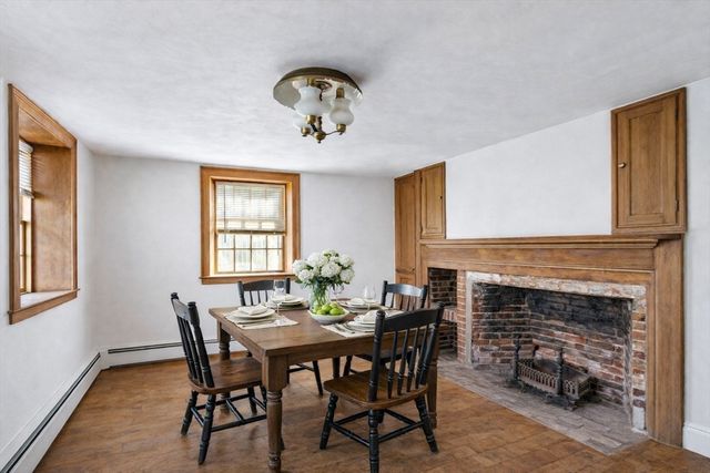 4 Townsend St, Pepperell, MA 01463