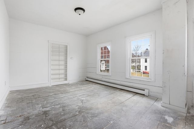 4 Townsend St, Pepperell, MA 01463