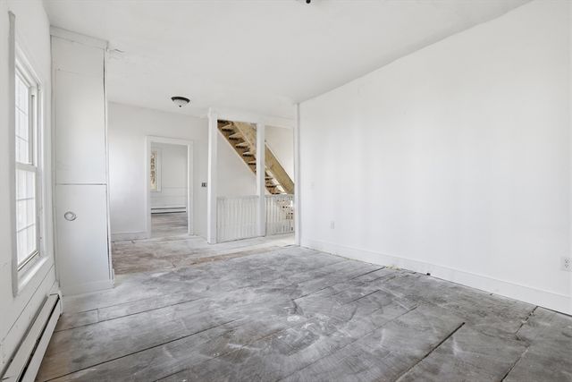 4 Townsend St, Pepperell, MA 01463