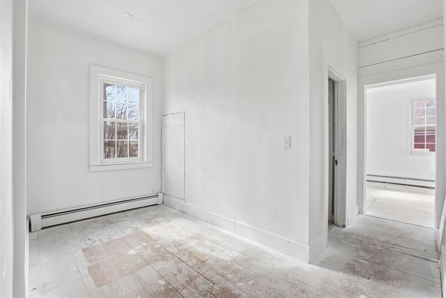 4 Townsend St, Pepperell, MA 01463