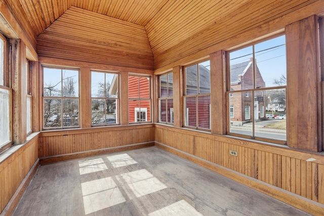 4 Townsend St, Pepperell, MA 01463