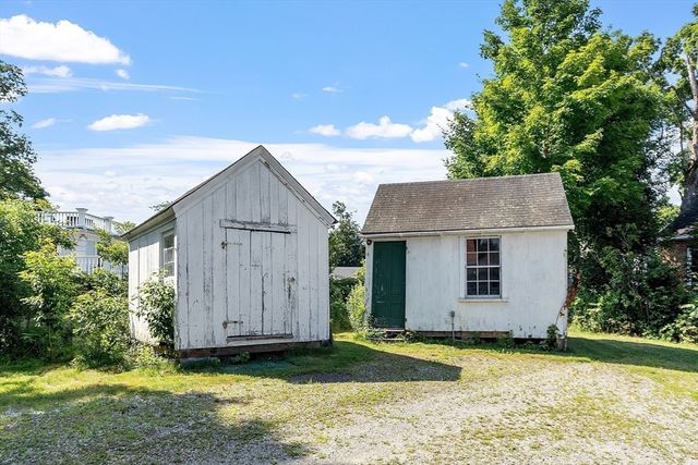 4 Townsend St, Pepperell, MA 01463