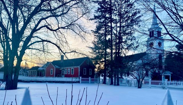 4 Townsend St, Pepperell, MA 01463