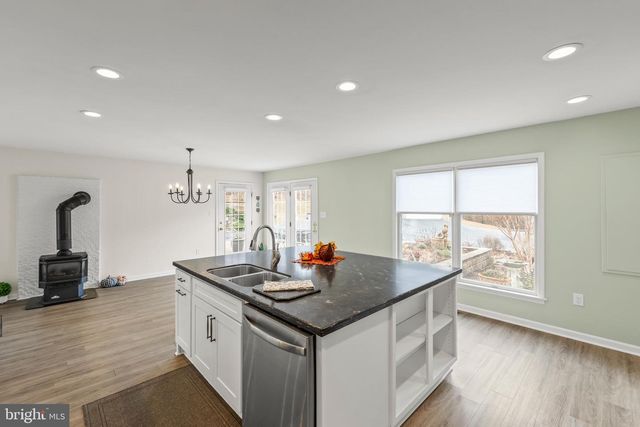 155 SIGNAL CT, Strasburg, VA 22657