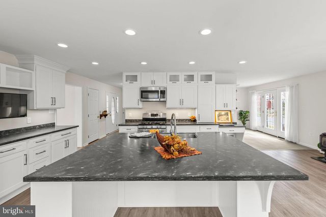 155 SIGNAL CT, Strasburg, VA 22657