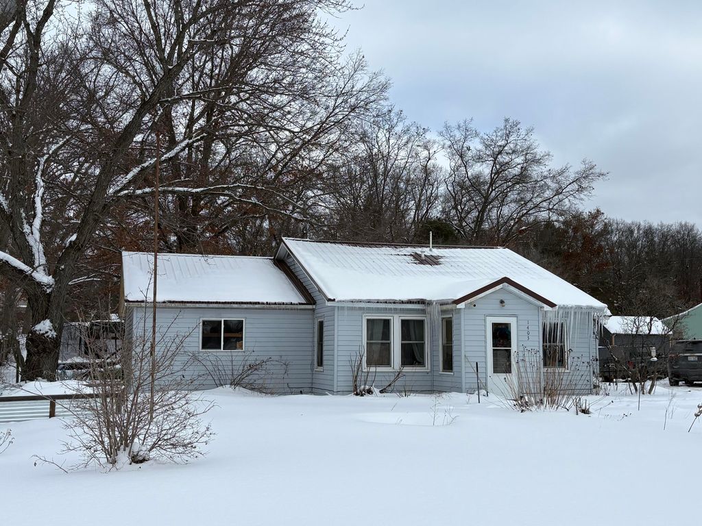 1403 E James Street, White Cloud, MI 49349