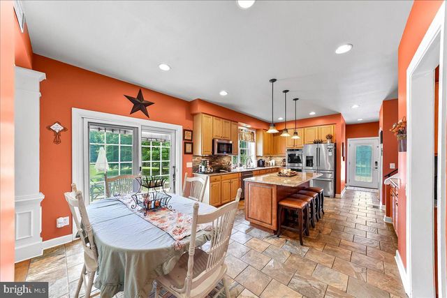 39 MAPLE LN, Glen Mills, PA 19342
