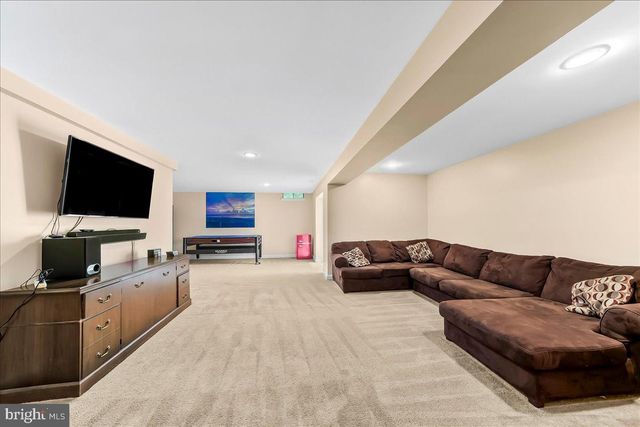 39 MAPLE LN, Glen Mills, PA 19342