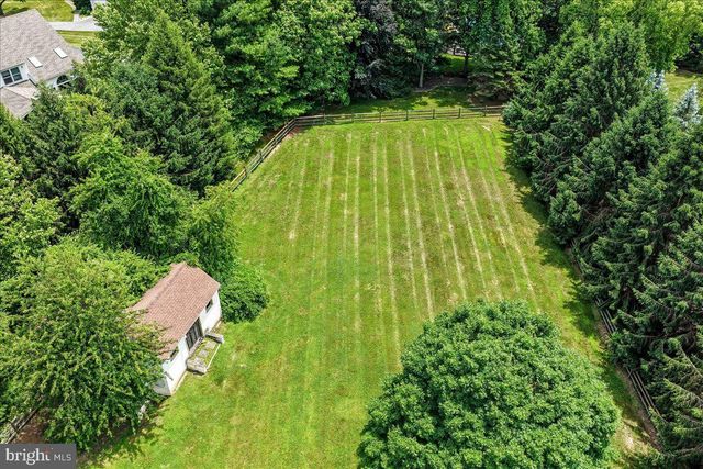 39 MAPLE LN, Glen Mills, PA 19342