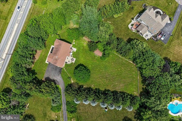 39 MAPLE LN, Glen Mills, PA 19342