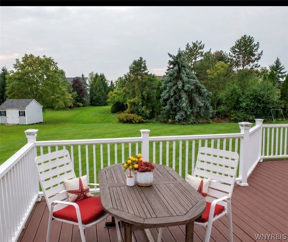 5532 Country Club Lane, Hamburg, NY 14075