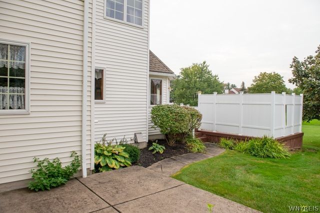 5532 Country Club Lane, Hamburg, NY 14075