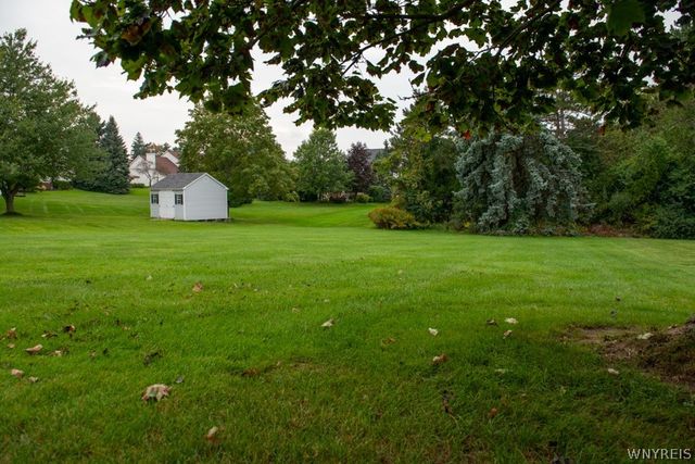 5532 Country Club Lane, Hamburg, NY 14075