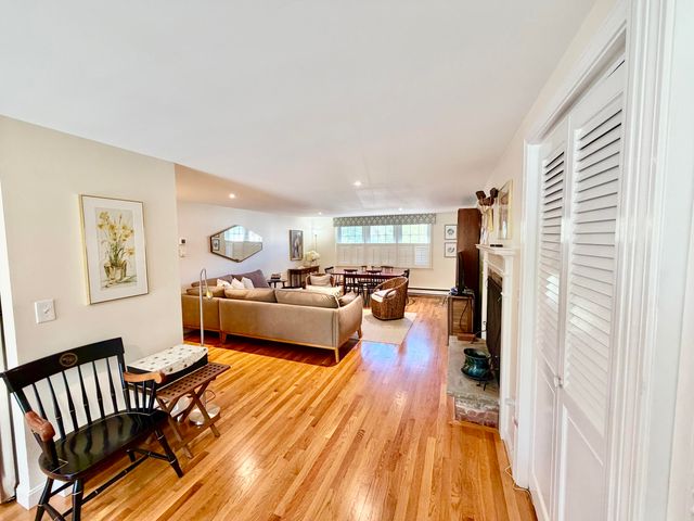 727 Main Street APT B1, Osterville, MA 02655