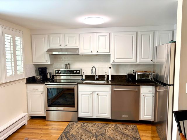 727 Main Street APT B1, Osterville, MA 02655