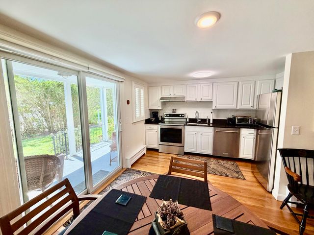 727 Main Street APT B1, Osterville, MA 02655