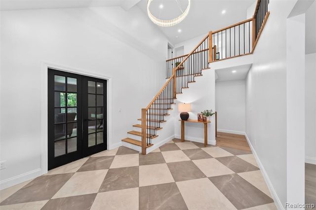 1366 Conge Drive, Bloomfield Hills, MI 48304