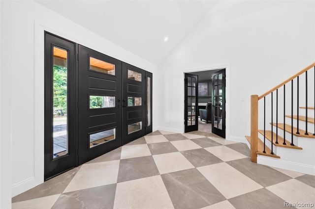 1366 Conge Drive, Bloomfield Hills, MI 48304