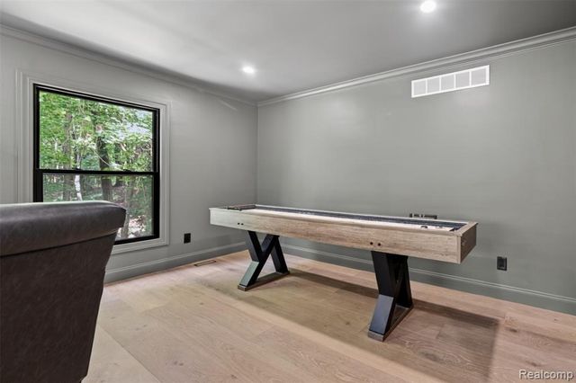 1366 Conge Drive, Bloomfield Hills, MI 48304