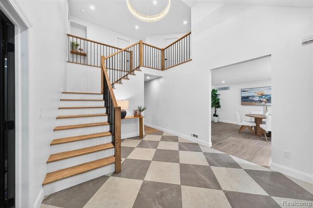1366 Conge Drive, Bloomfield Hills, MI 48304