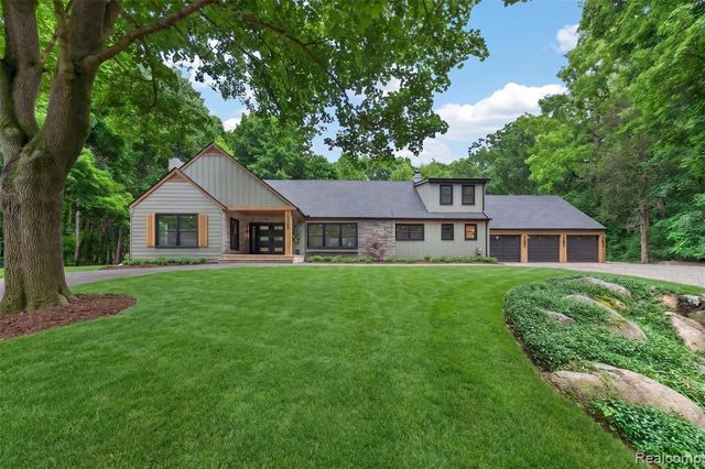 1366 Conge Drive, Bloomfield Hills, MI 48304