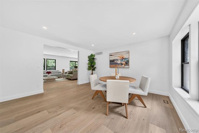 1366 Conge Drive, Bloomfield Hills, MI 48304