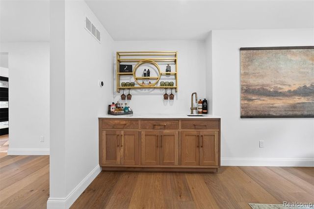 1366 Conge Drive, Bloomfield Hills, MI 48304