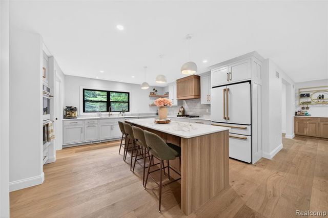 1366 Conge Drive, Bloomfield Hills, MI 48304