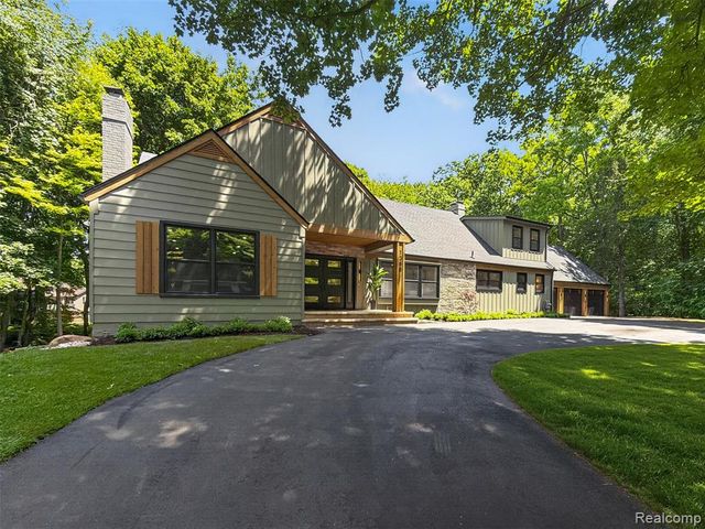 1366 Conge Drive, Bloomfield Hills, MI 48304