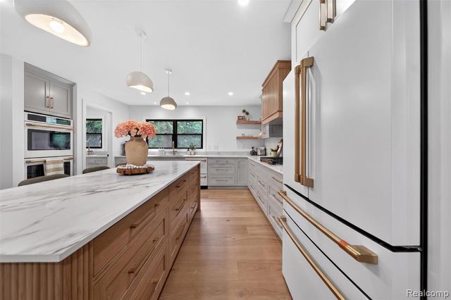 1366 Conge Drive, Bloomfield Hills, MI 48304