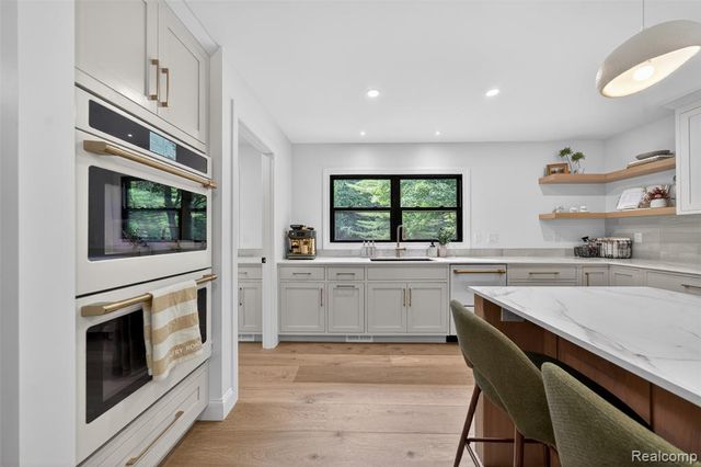 1366 Conge Drive, Bloomfield Hills, MI 48304
