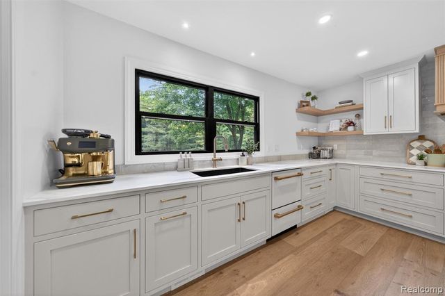 1366 Conge Drive, Bloomfield Hills, MI 48304