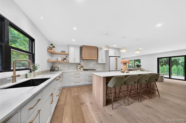 1366 Conge Drive, Bloomfield Hills, MI 48304