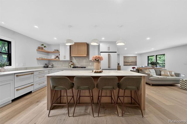 1366 Conge Drive, Bloomfield Hills, MI 48304