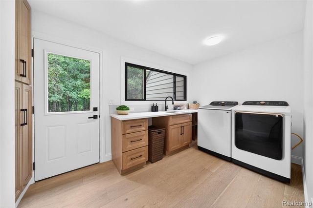 1366 Conge Drive, Bloomfield Hills, MI 48304