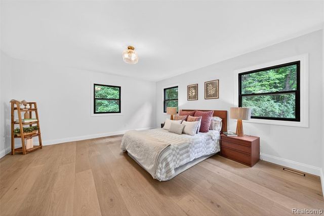 1366 Conge Drive, Bloomfield Hills, MI 48304