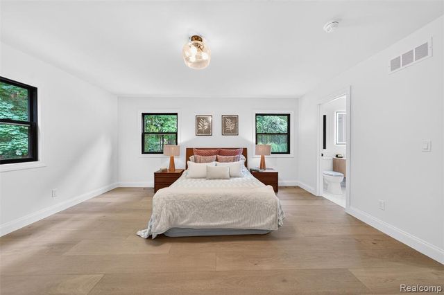 1366 Conge Drive, Bloomfield Hills, MI 48304