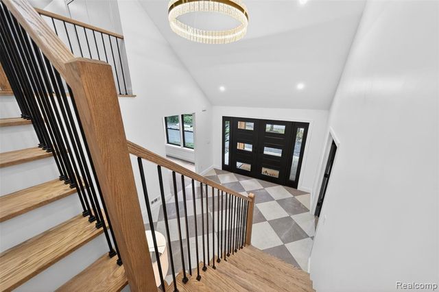 1366 Conge Drive, Bloomfield Hills, MI 48304