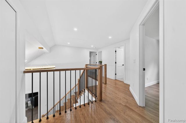 1366 Conge Drive, Bloomfield Hills, MI 48304