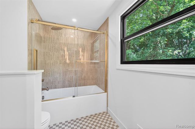 1366 Conge Drive, Bloomfield Hills, MI 48304