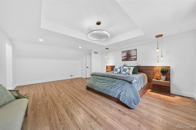 1366 Conge Drive, Bloomfield Hills, MI 48304